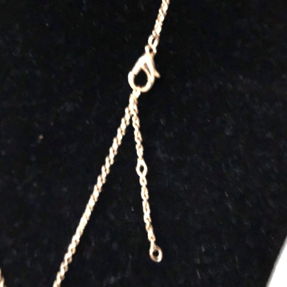 Elegant Gold Heart Locket Necklace - Picture 6 of 8